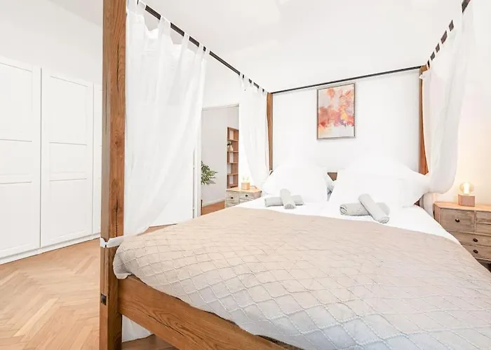 Apartman Cozy In Quiet Location, Fast Train Station 100m Away, Contactless Check-in Bécs