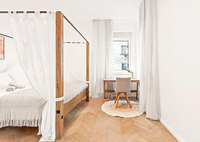 Cozy In Quiet Location, Fast Train Station 100m Away, Contactless Check-in Bécs