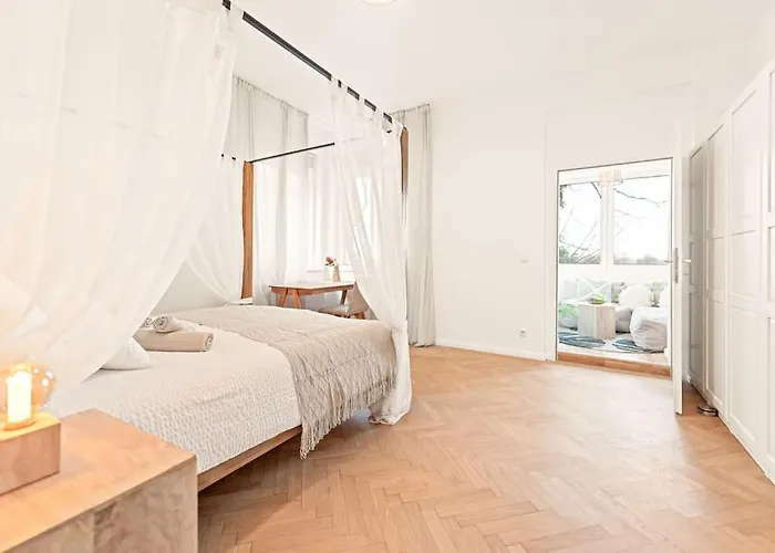 Apartman Cozy In Quiet Location, Fast Train Station 100m Away, Contactless Check-in Bécs