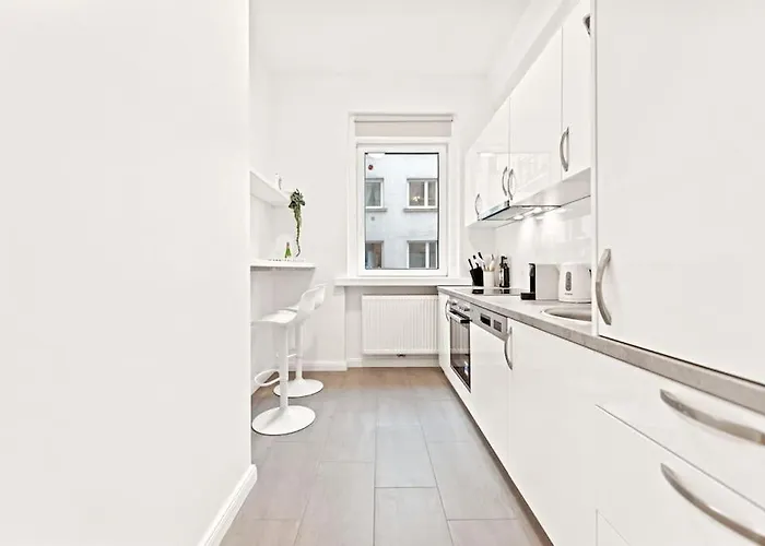 Cozy In Quiet Location, Fast Train Station 100m Away, Contactless Check-in Bécs
