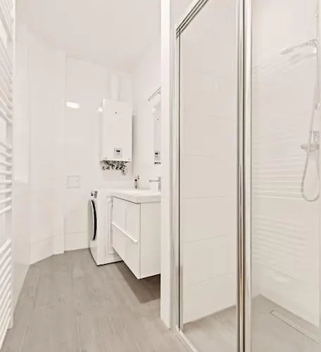 Cozy In Quiet Location, Fast Train Station 100m Away, Contactless Check-in Apartman *