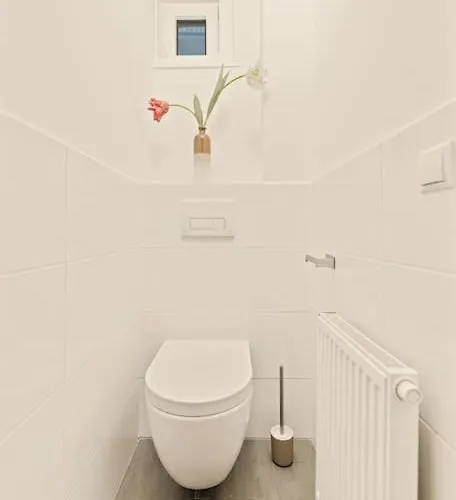 Cozy In Quiet Location, Fast Train Station 100m Away, Contactless Check-in Bécs