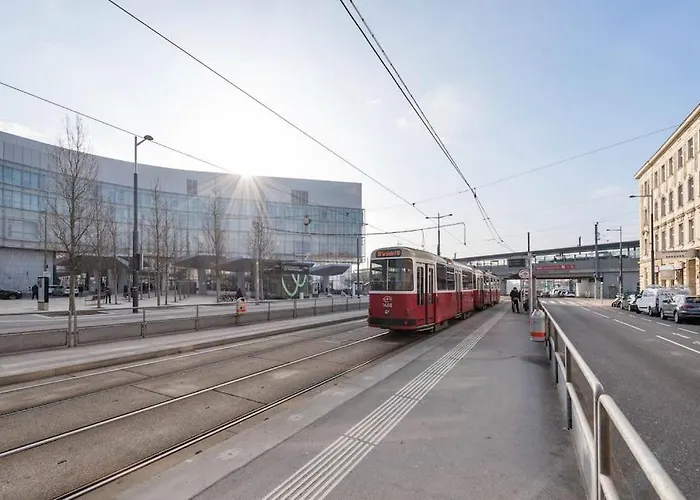 Cozy In Quiet Location, Fast Train Station 100m Away, Contactless Check-in *