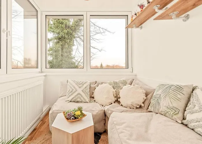 Cozy In Quiet Location, Fast Train Station 100m Away, Contactless Check-in
