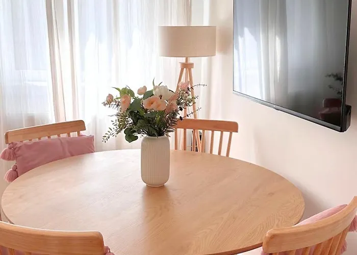 Cozy In Quiet Location, Fast Train Station 100m Away, Contactless Check-in