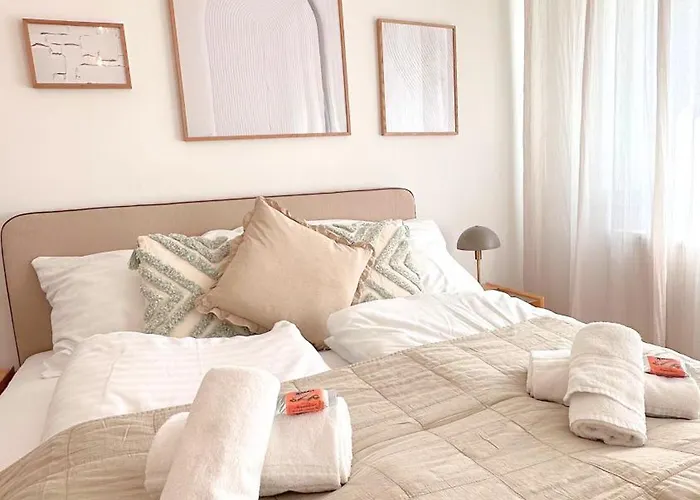 Apartman Cozy In Quiet Location, Fast Train Station 100m Away, Contactless Check-in *
